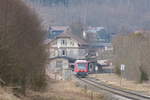 650 321 als RB 22832 Aichstetten - Wangen beim ehemaligen Empfangsgebäude von Unterzeil am 22.3.18.