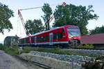 650 314 und ein weiterer Triebwagen der Baureihe 650 fahren kurz nach der Argenbrcke an mehreren Ersatzhabitaten fr die Schlingnatter vorbei.