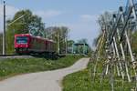 Von Friedrichshafen kommend befindet sich RB 22721 mit 650 017 zwischen Langenargen und Gohren auf der Fahrt nach Lindau (17.04.2020).