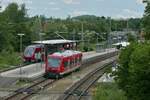 650 115 als RB 92 / 17832 von Lindau Insel über Kißlegg nach Aulendorf erreicht am 06.07.2021 den nächsten Halt, Hergatz