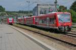 650 022, 650 010, 650 004 und 650 203 als RE 5 / 4216, Lindau-Reutin - Stuttgart am 17.08.2022 in Biberach (Riß).