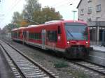 650 303-1 (Wappen mit aufschrift Stadt Calw) und 650 015-1 im Bahnhof Kirchheim - tlingen mit RB 13941 nach Kirchheim/Teck (09.10.2008)