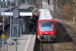 650 313-0 kommt in einer beachtlichen 3er-Garnitur 650er am 04.03.09 aus Ehingen auf Gleis 5 am Bahnhof Memmingen an.