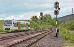 Als die RB aus Meiningen am 20.9.99 den Bahnhof Ritschenhausen erreichte, lagen noch drei Hauptgleise mit Hauptsignalen.