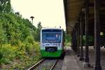 VT129 der Süd Thüringen Bahn hat Friedrichroda erreicht und wartet nun auf abfahrt.