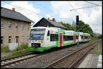 VT 330 der Erfurter Bahn durchfährt hier aus Plauen kommend am 26.6.2021 um 13.11 Uhr den Bahnhof Reuth in Richtung Hof.