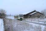 Doch noch weiße Weihnachten in Pößneck!   VT 333 der Erfurter Bahn (EB) am 25.12.2021 bei leichtem Schneefall an der Einfahrt des oberen Bahnhofs von Pößneck