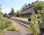 Blick nach Osten auf Selb Stadt (3 von 3): Gleis 1 und sein Bahnsteig wurden zwar modernisiert, alle anderen Anlagen dafr aber abgebaut.