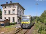 agilis VT 718 hlt am 19.6.12 als RB nach Selb Stadt kurz in Plberg am Hausbahnsteig.