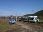 Ein 650er der Erfurter Bahn hier am 24.03.13 in Orlamnde, daneben ein T174-1.