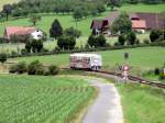 SWE 72221 mit MRB-RS1 VT 008 kurz vor Kirnbach-Grün, ikm Hintergrund sieht man den Kurezhof (13.06.2012)