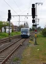 Am Samstag den 25.4.2015 kommt der RTB VT 6.009 gerade als RB34 nach Mönchengladbach Hbf in den Rheydter Hbf eingefahren.....