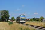 670 003 hat vor wenigen Minuten Wörlitz verlassen und macht sich auf den Weg nach Dessau.

Wörlitz 28.07.2018