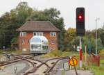 24.9.2013 Pritzwalk. VT 670.3 der EGB beim Umsetzten an den Bahnsteig