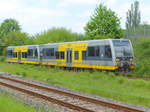 Burgenlandbahn 672 909 + 672 913 am 21.05.2017 in Karsdorf Bbf. Sie kamen zuvor vom Anschlussgleis des Zementwerks und im Zugzielanzeiger stand kurioserweise  Merseburg .