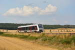 1648 436 durchquert die weiten Felder bei Börnecke und erreicht in Kürze den Bahnhof Börnecke.