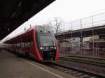 An einem verregneten Sonntagmorgen eilt der LIREX whrend einer Pressefahrt durch den Bahnhof Rolau, welcher derzeit saniert wird.