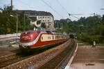 Mit einem InterCity durchfährt eine 601-Garnitur im Mai 1978 Stuttgart-Feuerbach.