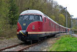 Am Vormittag noch in Wernigerode Hbf fotografiert, ging es im Eiltempo mit dem Rad über Berg und Tal nach Stolberg(Harz), um das  Stuttgarter Rössle  612 506-6 (VT 12 506 | BD Post 4yl | 95 80 0688 121-2 D-DB) in seinem Endbahnhof erneut aufzunehmen. Am frühen Nachmittag war das Ziel endlich erreicht. Der Zug verbrachte hier einige Stunden, damit die Reisenden sich die kleine, malerische Stadt anschauen können, sodass Fotos am Bahnhof ganz einfach möglich waren.
Eine weitere Besonderheit dieser Fahrt: Es war der erste Personenzug nach über zehn Jahren, der den Bahnhof ansteuerte. Auf dieser als  Thyraliesel  bekannten Strecke fuhren bis dato nur noch Güterzüge bis Rottleberode bzw. Stolberg Thyratal.

🧰 DB ZugBus Regionalverkehr Alb-Bodensee GmbH (RAB | DB Regio Baden-Württemberg) | BSW-Gruppe E 44 002/VT 612
🕓 29.4.2023 | 14:55 Uhr