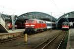 218 274-9 mit IR 2584 Grlitz-Wilhelmshaven auf Oldenburg Hauptbahnhof am 16-9-2000.