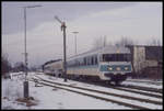 624668 fährt hier als Zug 7669 am 23.03.1994 um 13.52 Uhr in Schloss Holte nach Sennelager aus.