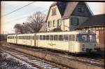 In voller Lnge: VT 54, VM 56 und VS 55 als Gliedertriebwagen 1990 am Bahnhof in Schenklengsfeld. Die war eine seiner letzten Fahrten, bevor die Strecke eingestellt wurde.