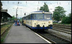 VT 203 der DKB steht hier am 13.5.1995 nach Heimbach in Düren am Bahnsteig.