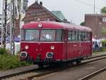 798 514 der Hümmlinger Kreisbahn auf Pendelfahrt zur Erdölraffinerie in Salzbergen während eines Volksfestes, 21.06.15