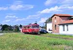 Khlerwasser fassen in Hffenhardt....mehrer Kannen wurden zum Fahrzeug getragen.