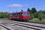 Am 19.9.2021 steht der Steuerwagen des roten Flitzer nicht am Bahnsteig in Hffenhardt abgestellt.