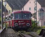 Roter Flitzer in Konstanz.

Der letzte Kilometer belohnt mit der Fahrt über die Rheinbrücke. Im Bild VT 98 469. September 2021.