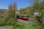 Am 18.04.2022 sind 798 752 und 798 766 der (EVG; Eifelbahn Verkehrsgesellschaft mbH) bei Kasbach auf der Kasbachtalbahn in Richtung Linz (Rhein) unterwegs.