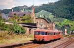 Uerdinger Schienenbuszug durchfährt Traben-Trarbach, 23.08.1985.