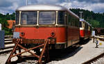 Dieser Uerdinger Schienenbusbeiwagen war wohl 1984 nur noch abgestellt gewesen, er befand sich am 29.10.1984 bei der Hohenzollerischen Landesbahn in Gammertingen.