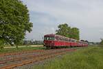 Eine Sechsteilige Schienenbus-Garnitur auf einer Sonderfahrt der AKE ins Hönnetal verlässt auf dem Rückweg nach Köln Bösperde in Richtung Fröndenberg (21.05.2023)