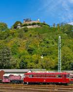 Abgestellt am 02.09.2012 in Linz am Rhein -    Links: Die 323 149-5 (ex DB Kf 6436), sie wurde 1959 bei Deutz (Typ A6M 617 R) unter der Fabriknummer 57294, als Kf 6436 fr die DB, gebaut, 1968