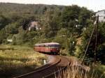 Schienenbus aus Grvenwiesbach vor Einfahrt in Hasselborn, 1.