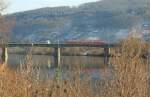 Eine unbekannte 3er-Einheit von Uerdinger Schiebenbussen BR 795/995 der VEB berquert die Mosel in Hhe Trier-Pfalzel.