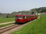 Der VT 98 der PEF als Sonderzug nach Passau am 01.05.2013 unterwegs bei Grillaberg.