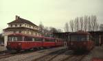 An einem Aprilwochenende 1979 sind zwei 798-Garnituren im Bw Radolfzell abgestellt