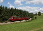 Der VT 98 der PEF als Sonderzug nach Passau am 15.08.2013 unterwegs bei Karlsbach.