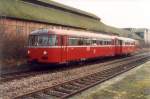 Schienenbus 795 240-1 mit Anhnger 995 019-7 auf einer Sonderfahrt nach berherrn (Saar) im Frhjahr 1996.