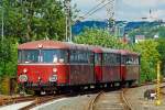 Am 17. Und 18. August 2013 war Lokschuppenfest im Sdwestflische Eisenbahnmuseum in Siegen unteranderem wurden Schienenbus Pendelfahrten zwischen Siegen und Kreuztal angeboten, welche die Oberhessische Eisenbahnfreunde e.V. (OEF) mit einer Schienenbusgarnitur fuhr.

Hier fhrt am 17.08.2013 gerade die Schienenbusgarnitur wieder ins Museum ein, sie bestand aus:

VT 98 829-7 (95 80 07 98 829-7 D-OEF), ex DB 798 829-8, ex DB VT 98 9829, dieser Triebwagen wurde 1962 bei MAN unter der Fabriknummer 146 611 gebaut.

Beiwagen 996 310-9 (95 80 0996 310-8 D-OEF), ex DB 996 310-9, ex DB 998 310-7, ex DB VB 98 2310,  dieser Beiwagen wurde 1962 bei Rathgeber in Mnchen gebaut.

Steuerwagen 996 677-9 (65 80 0996 677 0 D-OEF), ex DB 996 677-1, ex DB 998 677-9, ex DB VS 98 077, dieser Steuerwagen wurde 1959 von Waggonfabrik Uerdingen gebaut. Zudem war hier das BW Siegen seine alte Heimat (zwischen dem 01.01.1982 und dem 18.08.1988).

Die Aufnahme entstand aus einem abgesicherten Bereich aus dem  Sdwestflische Eisenbahnmuseum heraus.