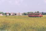 Der Schienenbus am 21.5.95 etwa 500 Meter östlich vom Bahnhof Unterneuses.