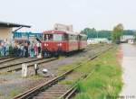 Beim zweiten Besuch am 21.5.95 in Schlüsselfeld hielt das Schienenbuspärchen 50 Meter weiter westlich vor der alten Güterhalle.