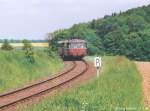 796 724 erreichte am 21.5.95 das Tal der Reichen Ebrach. Rechts vom Bild wären es im Flusstal geradeaus nur knapp 10 km zum Bahnhof Hirschaid an der Hauptstrecke Nürnberg-Bamberg.