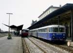 Immer wieder samstags kam es bis Ende der 80-er Jahre in Simbach zum Treffen von DB- und ÖBB-Schienenbussen, wie hier am 22.07.1989.