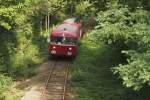 Kurz vor der Verbindungsweiche in die Alsenztalbahn befährt hier ein Zug der PBE (Pfalzbahn) die Zellertalbahn (auch Pfrimmtalbahn genannt) in Richtung Alsenbrück-Langmeil dem nächsten Halt, Münchweiler, entgegen. Leider ist mir Zugnummer und genaue Kennung der Triebwagen unbekannt.

Münchweiler, der 28.09.2014