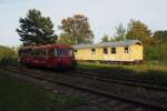 Im Bahnhof  Marnheim  steht der Beiwagen 998 250 der PBE (Pfalzbahn).