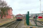 Bei der Sonderfahrt am 28.2.14 hielt der Bayernbahn-Schienenbus in Wassertrüdingen kurz zwischen Empfangsgebäude und Werksanschluss.